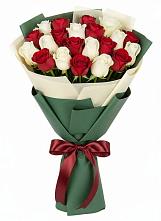 Букет Микс из красных и белых роз в Веселом Ставропольского края