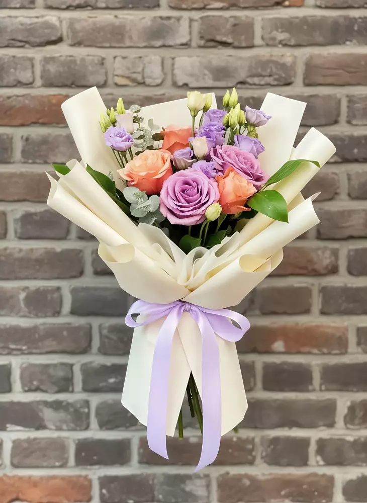 Букет цветов из: Лизиантусы и Розы в Веселом Ставропольского края