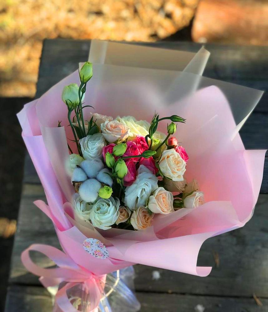 Букет цветов из: Розы и Лизиантусы в Веселом Ставропольского края