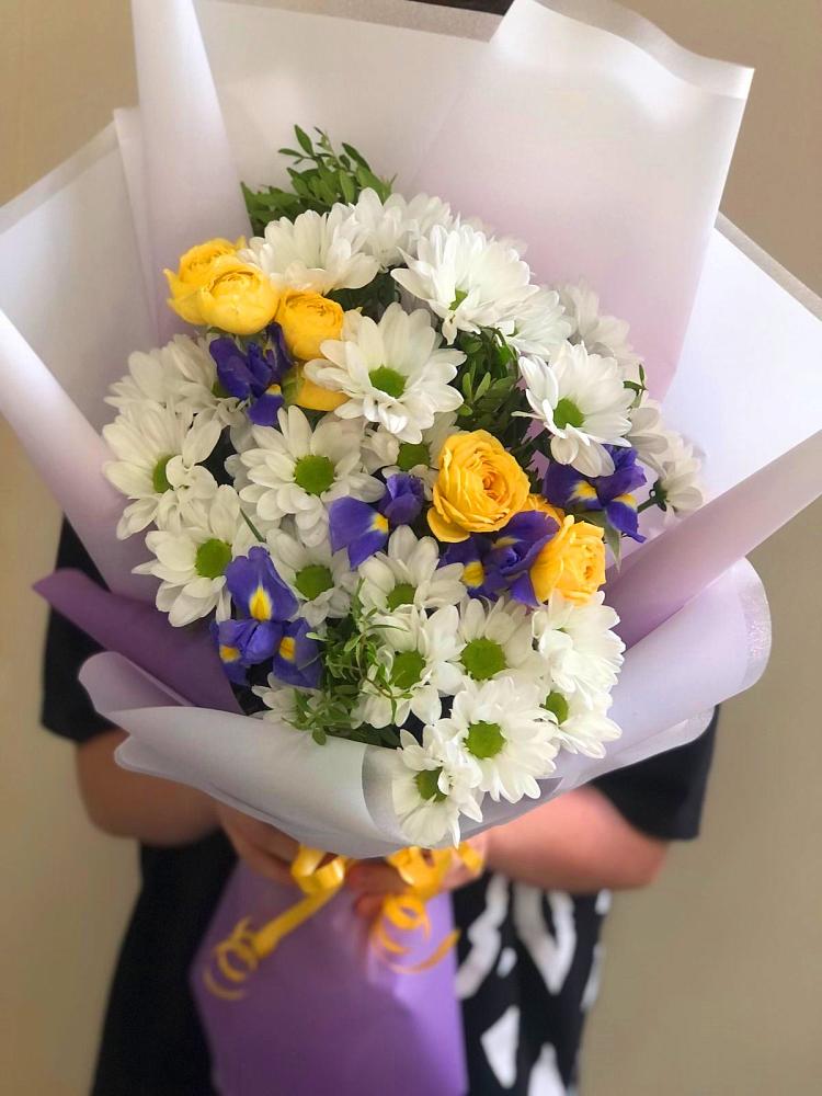 Букет цветов из: Ирисы, Хризантемы и Розы в Веселом Ставропольского края